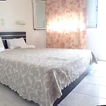 Maria Mola Μόλα Καλύβα