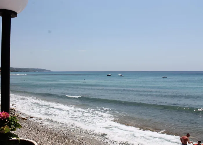 Maria Mola * Μόλα Καλύβα