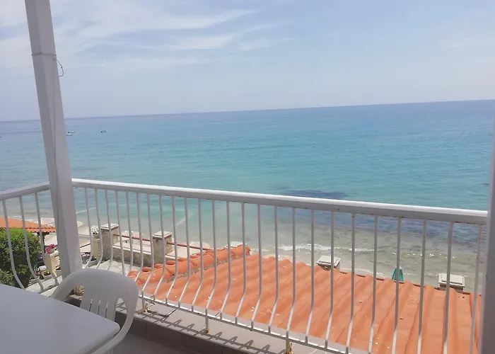 Maria Mola * Μόλα Καλύβα